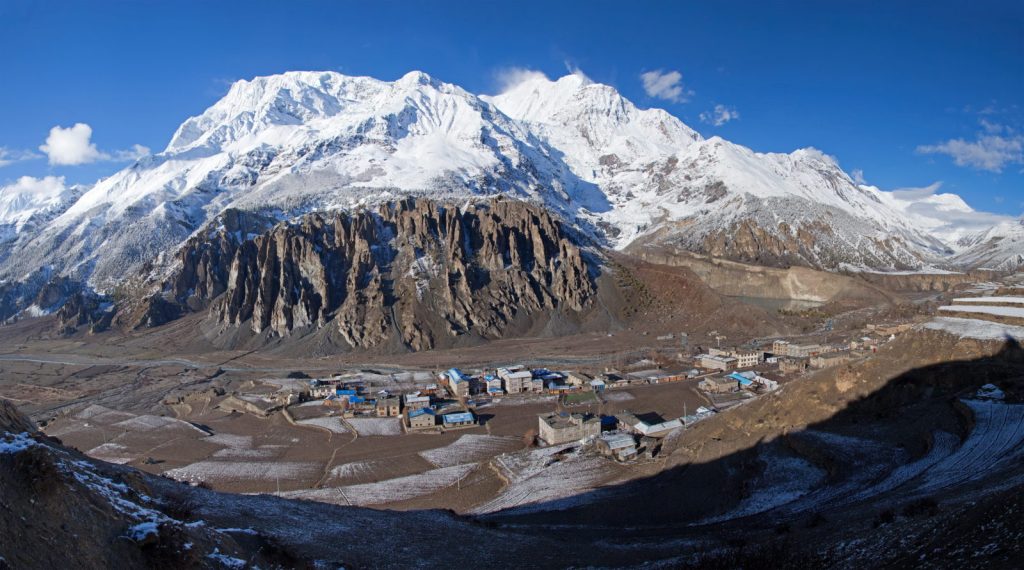 Annapurna circuit trek with Tilicho lake during the winter