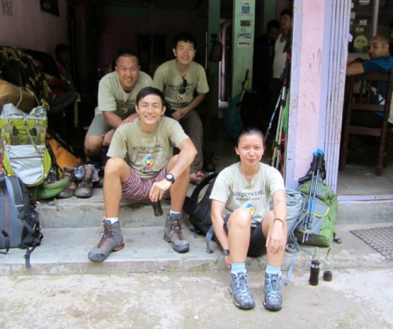 group trekking manaslu circuit