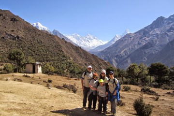Family on the way to Everest